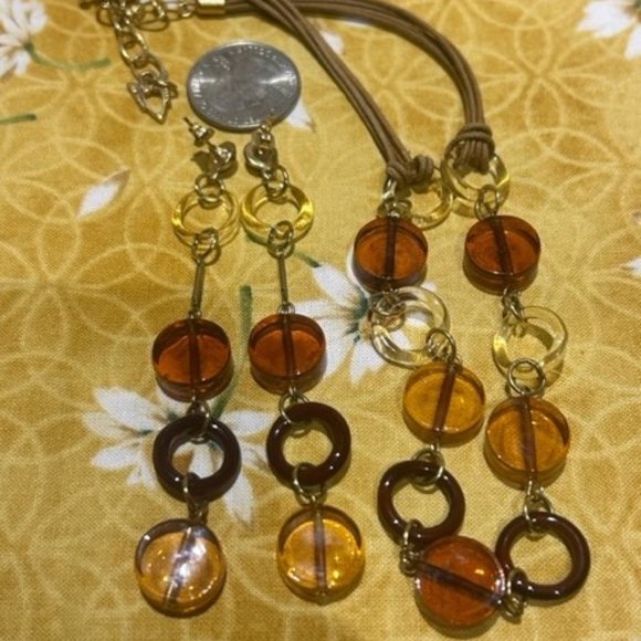 VTG Lucite Amber/Brown/Yellow/Clear Round Disc Earrings Necklace SET - Picture 6 of 6